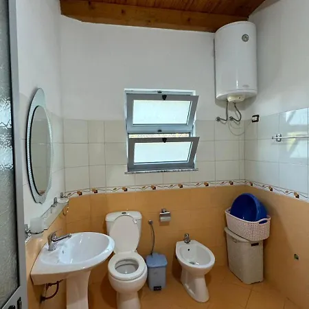 Bregdeti Konukevi Velipojë